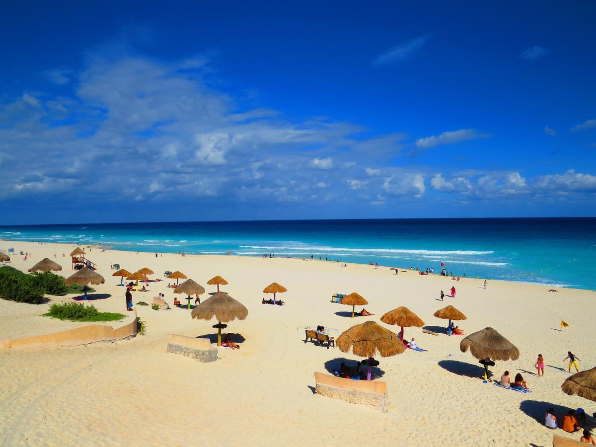Ar Cancun Plaza Bagian luar foto